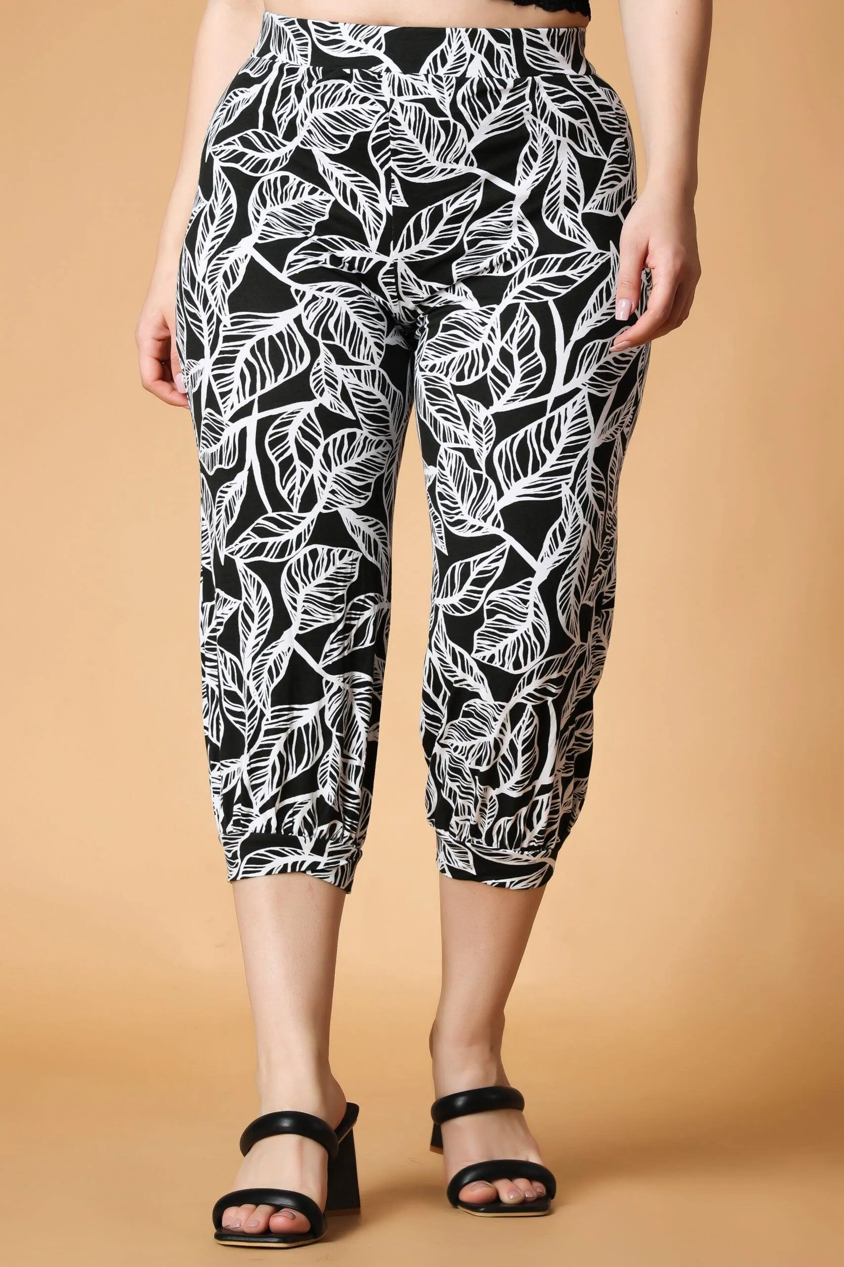 Black & White Leaf Printed Cropped Pants