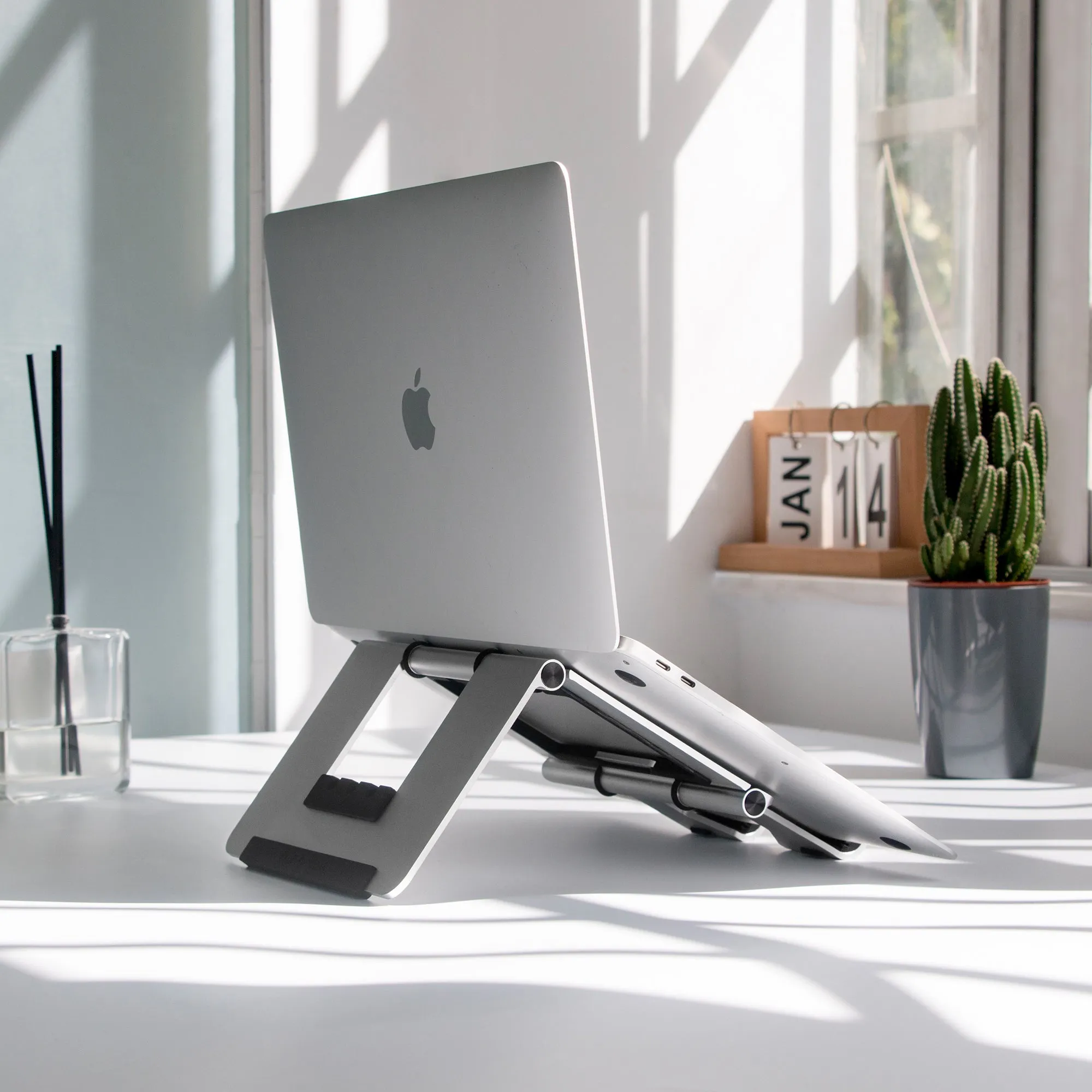 Rmour stand - Foldable Laptop and Tablet Stand